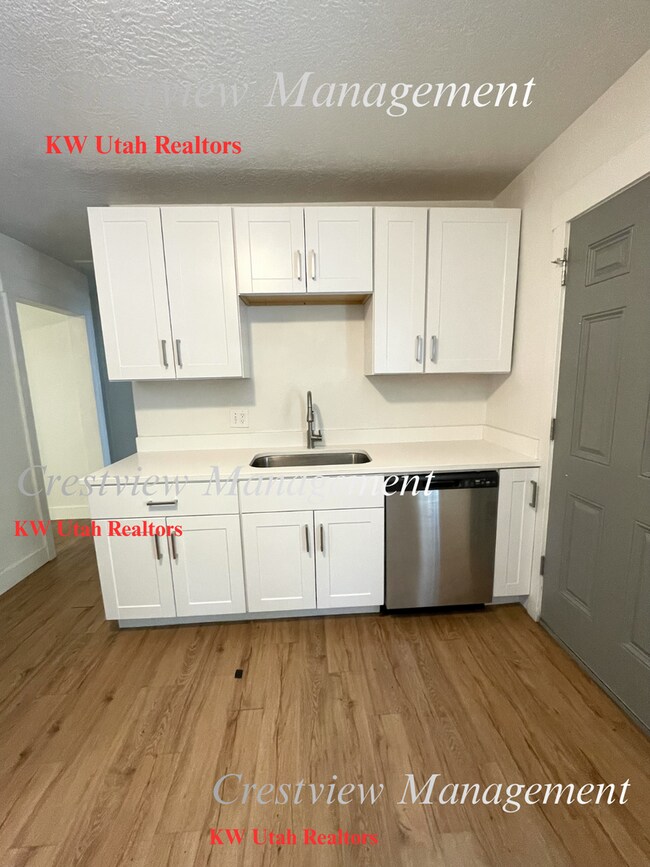 Building Photo - Lambourne Duplex