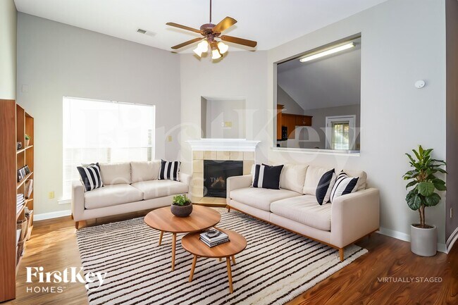 Foto del edificio - 1411 Carlton Ridge Dr