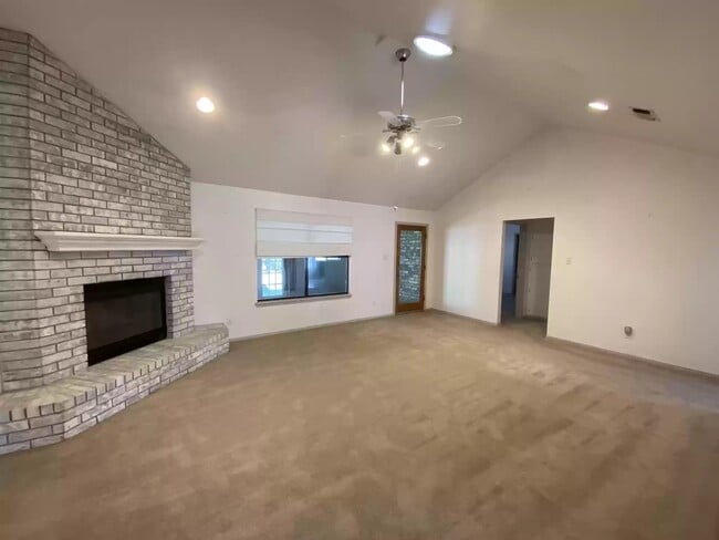 Building Photo - 3201 Dow Dr