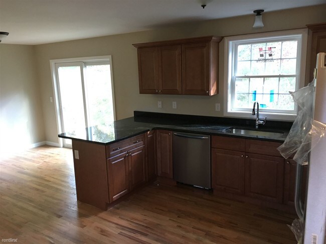 Building Photo - 3 br, 2 bath Duplex - 21 Pinehurst St Unit A