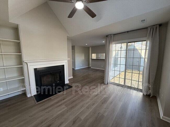 Foto del edificio - 4001 Whirlaway Ct