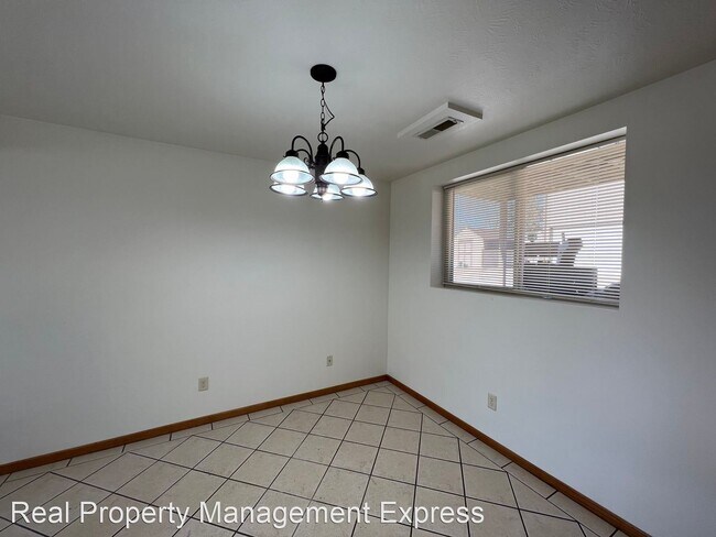 Foto del edificio - 2 br, 1 bath House - 4122 E Ronning Drive