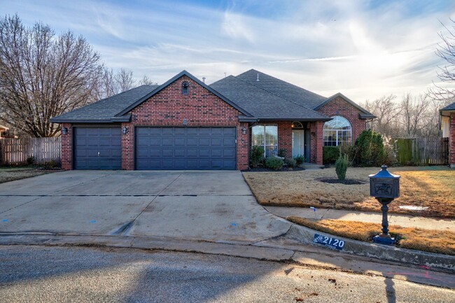 Foto del edificio - Spacious 4-Bedroom Retreat in Oklahoma City