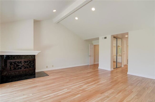 Foto del edificio - 24261 Cascades Dr