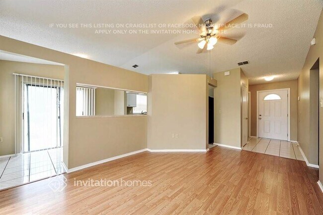 Foto del edificio - 1325 Periwinkle Ct