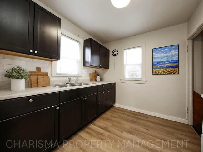 Foto del edificio - 1330 W 14th St