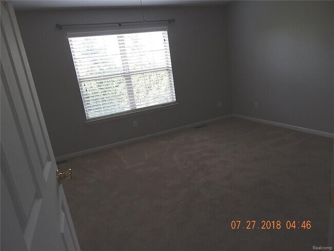 Foto del edificio - 29305 W Jefferson Ave