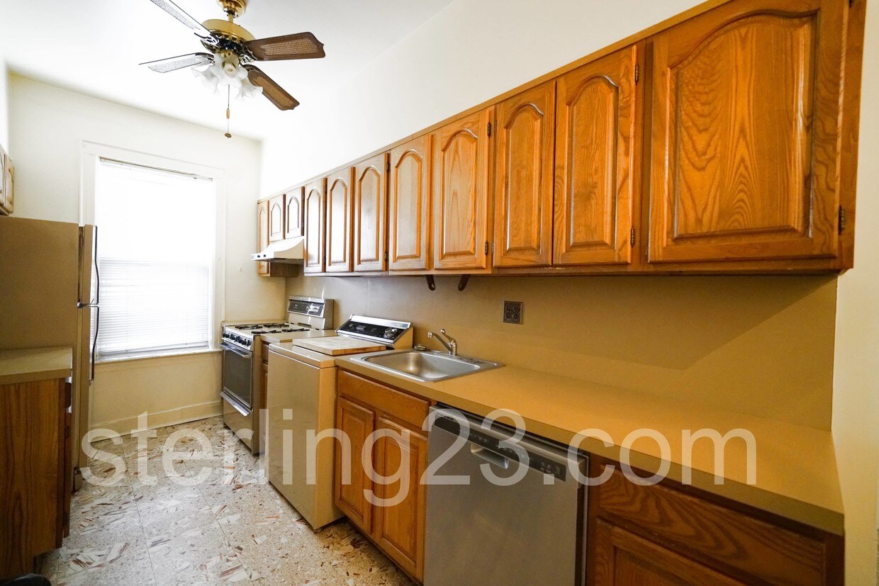 Foto principal - 24-14 Crescent St