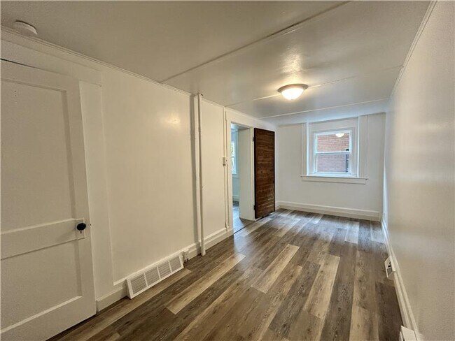 Foto del edificio - 102 N 3rd St