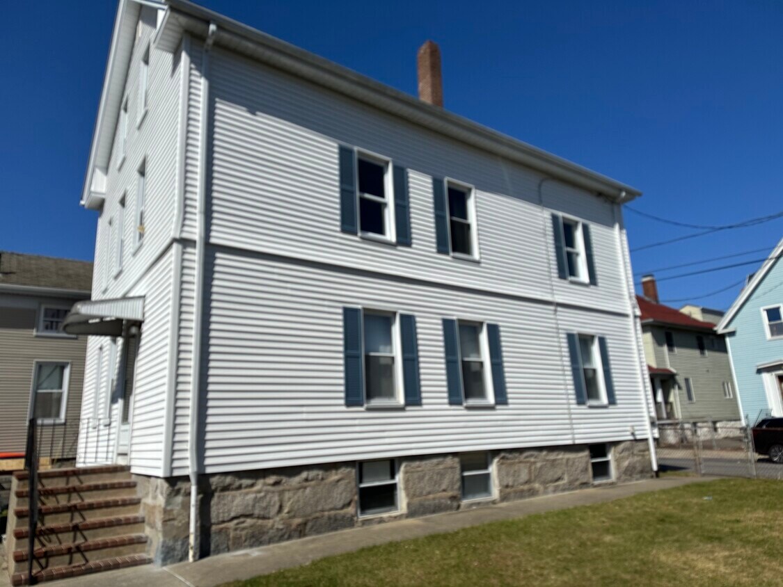 136 Campbell St Unit 1, New Bedford, MA 02740 Apartments at 136