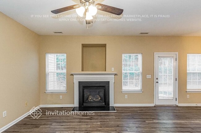 Foto del edificio - 5006 Rainmaker Dr