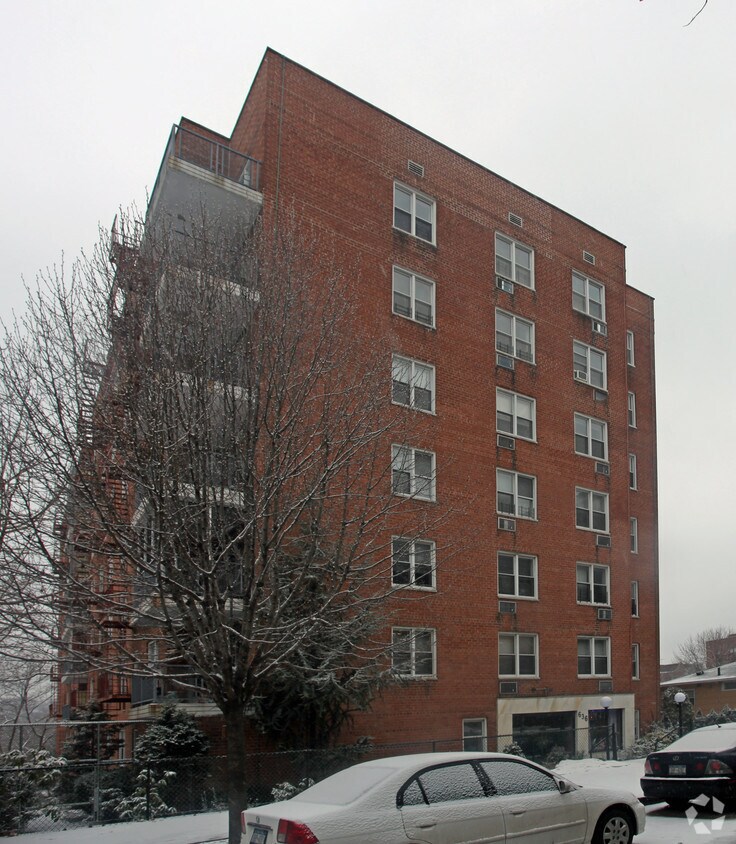 Building Photo - 636 N Terrace Ave