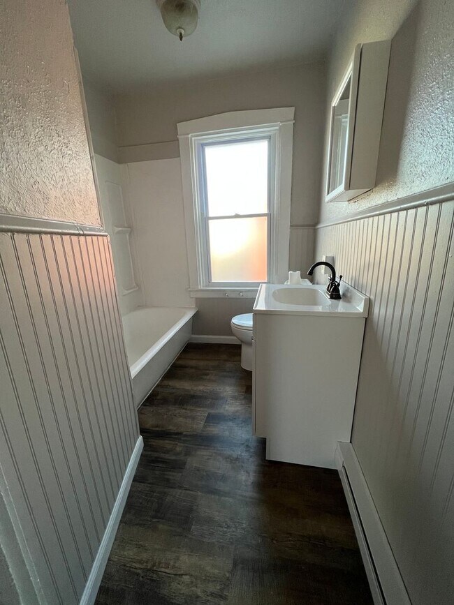 Foto del edificio - Remodeled 2BR house with courtyard