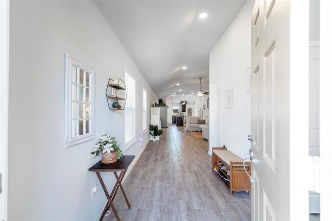 Foto del edificio - 14132 Calderwood St