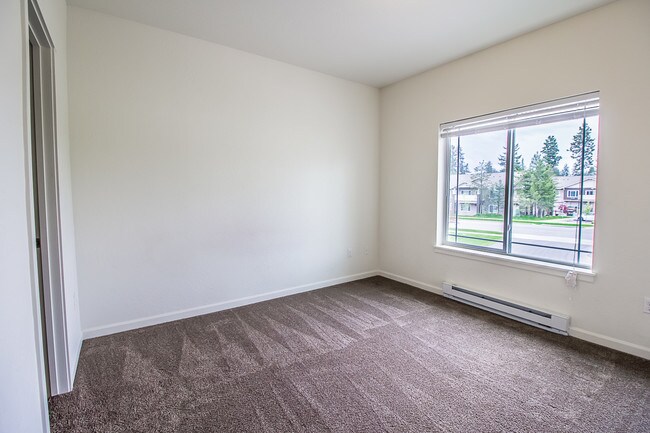 Building Photo - 6814 N Pinegrove Dr