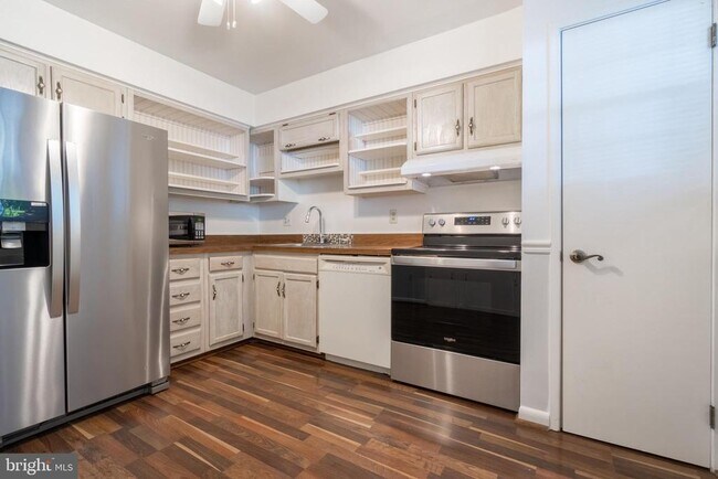Building Photo - 2031 Headlands Cir