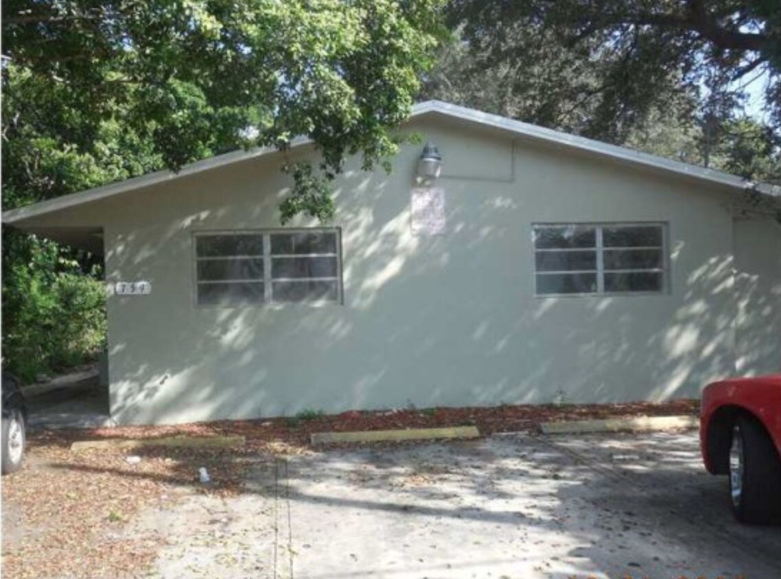 Foto principal - 759 NE 126th St