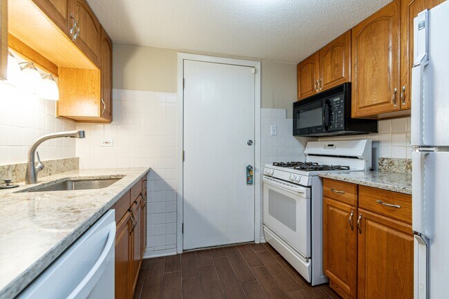 Building Photo - 7345 W 157th St