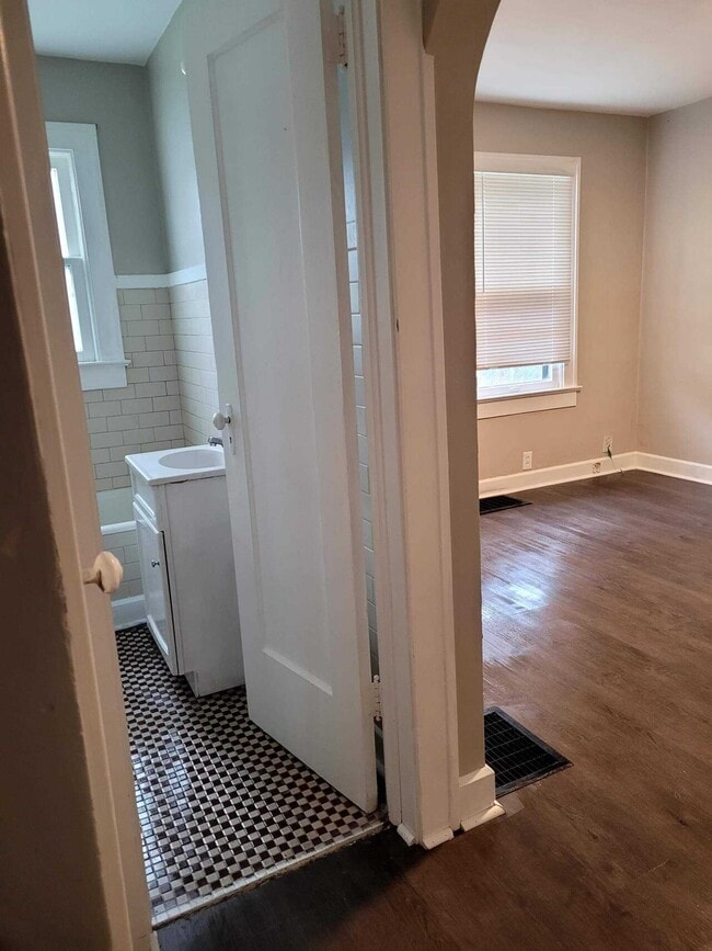Building Photo - 1028/1030 N Olney St. - RE Integrity