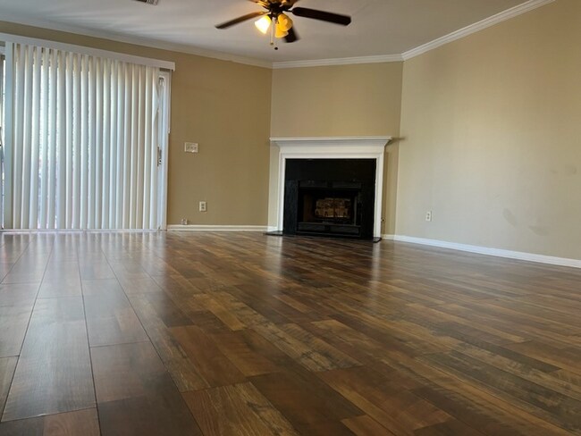Foto del edificio - 6600 Meadow Rue Dr