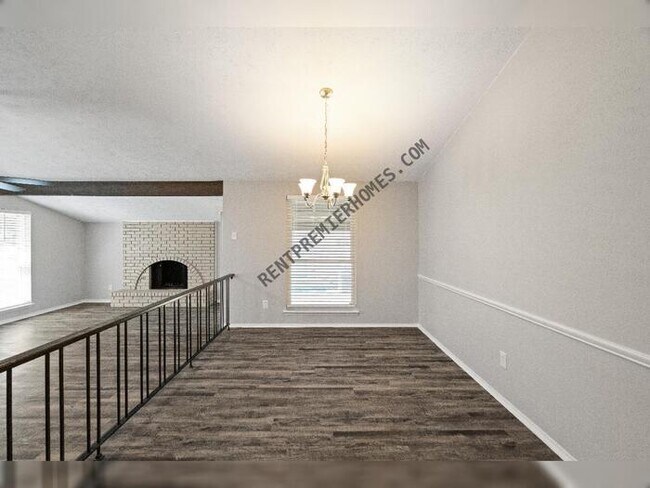 Building Photo - 1807 Woodbury