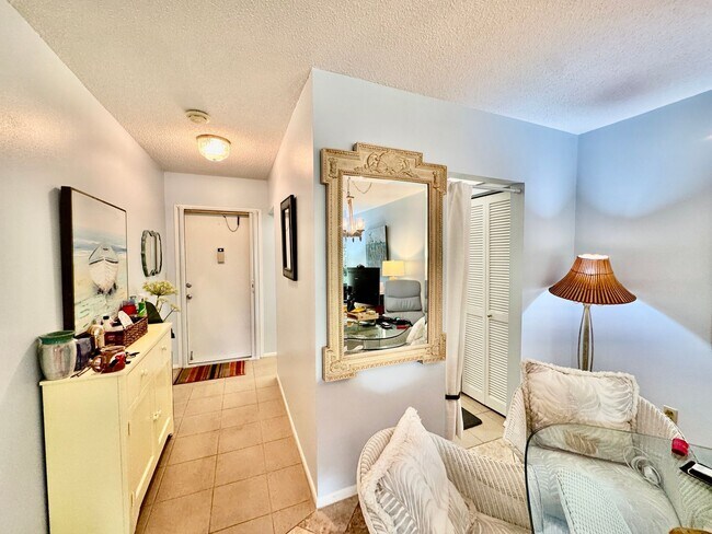 Building Photo - Fully Furnished 2 bedroom/ 2 bath with tranquil views