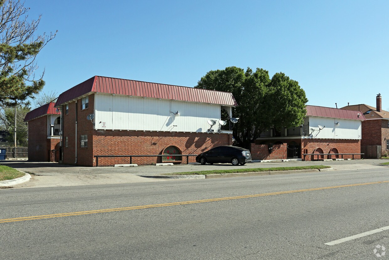Building Photo - El Placio Apartments