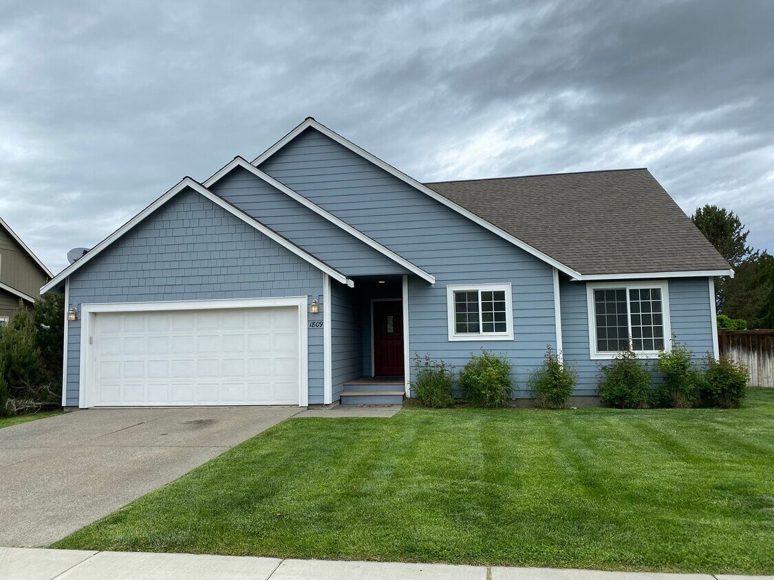 Primary Photo - Nice 3 Bed, 2 Bath Home!