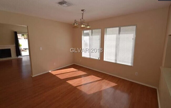 Foto del edificio - 4540 Cedarspring Dr