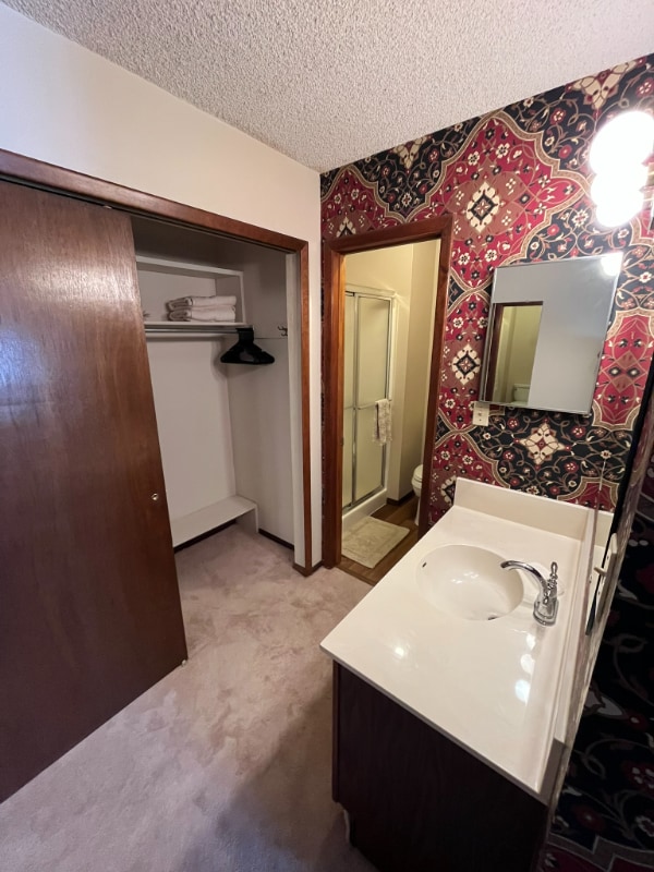 Building Photo - 5200 Villa View Dr