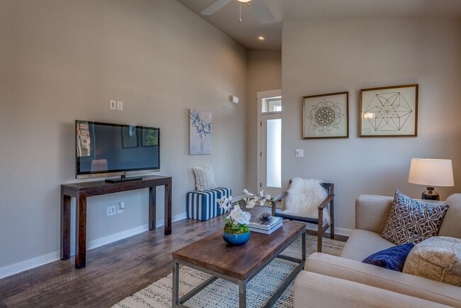 Building Photo - Pahlisch Home 2 Bedroom Duplex in the Luderman Crossing Community