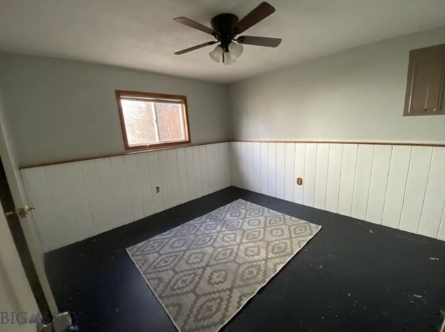 Building Photo - Spacious 4 Bedroom Belgrade Home