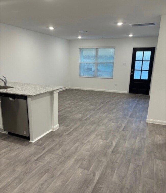 Foto del edificio - 14634 New Vlg Dr