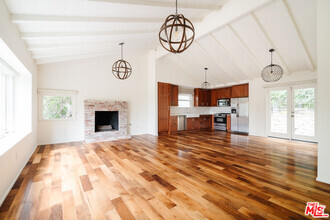 Building Photo - 2850 Nichols Canyon Rd