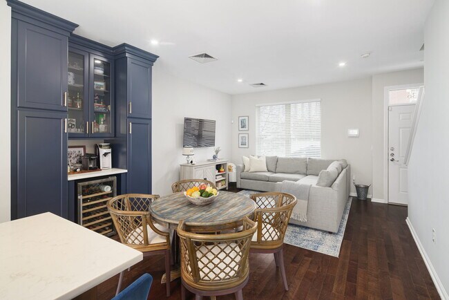 Photo - 1236 Fitzwater St Townhome