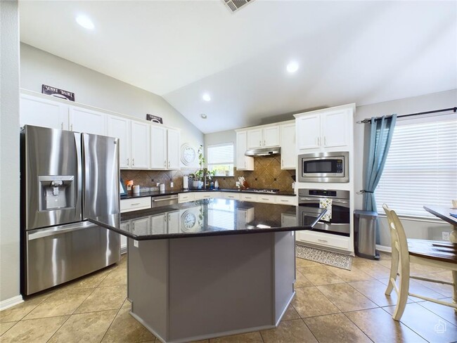 Building Photo - 244 Clear Springs Hollow
