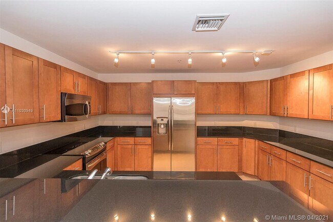 Foto del edificio - 8390 SW 72nd Ave