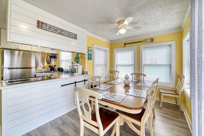 Foto del edificio - FULLY FURNISHED OFF-SEASON RENTAL - AVAILABLE MID-JANUARY THROUGH APRIL 1ST