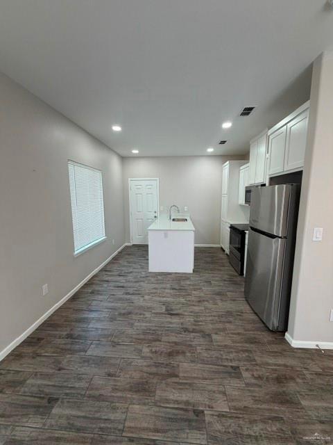 Building Photo - 13 Country Club Dr