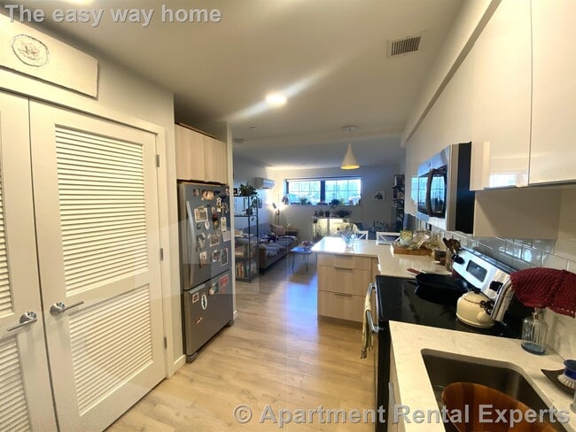 Building Photo - 10 Soden St