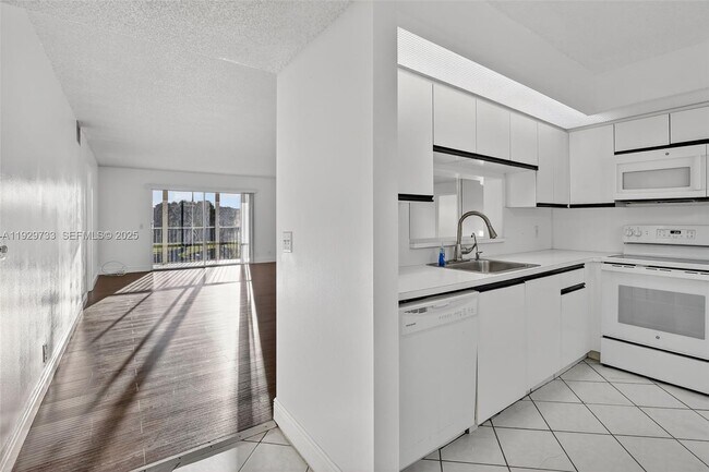 Foto del edificio - 900 SW 128th Ave