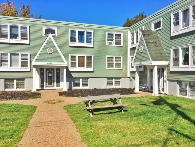 Photo du bâtiment - Bayers Road Apartments