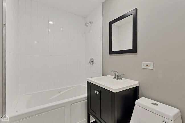 Foto del edificio - 2980 N Ridgeway Ave