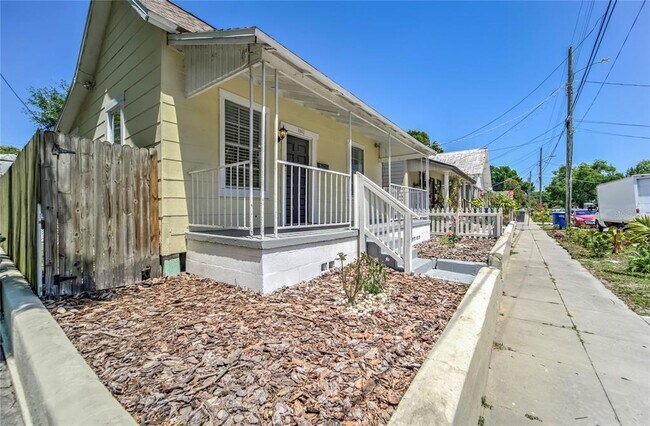 Building Photo - 1002 E 15th Ave