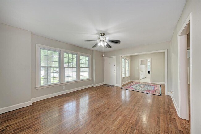 Foto del edificio - 1505 Justin Ln