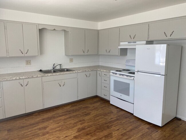 Building Photo - 3 Bedroom, 1 Bath Ranch Home in Northwest Loveland, CO - New Carpet, New Paint, Appliances, Windo...