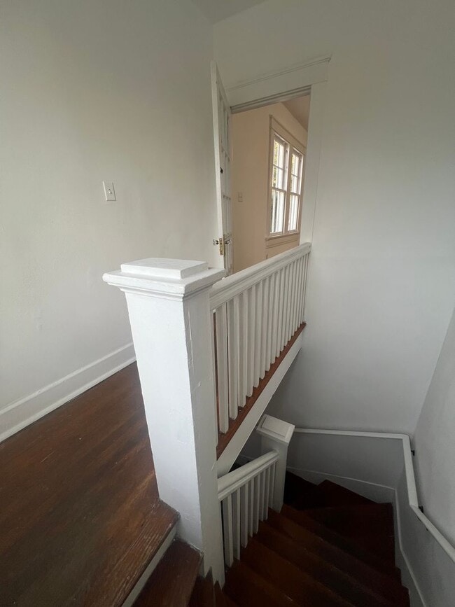 Photo - 3 or 4 Bedroom Available on Broadway! Townhome