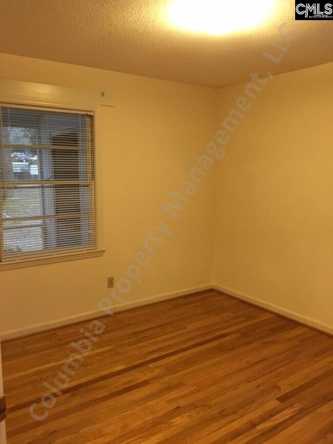 Building Photo - 302 S Marble St