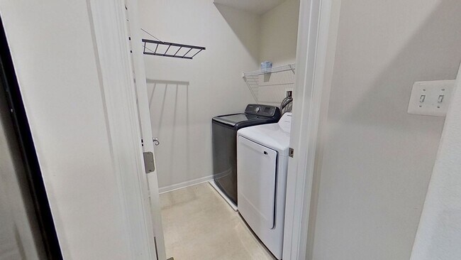 Foto del edificio - Newly Reduced! Charming 3-Bedroom Townhouse in Spring Garden Township