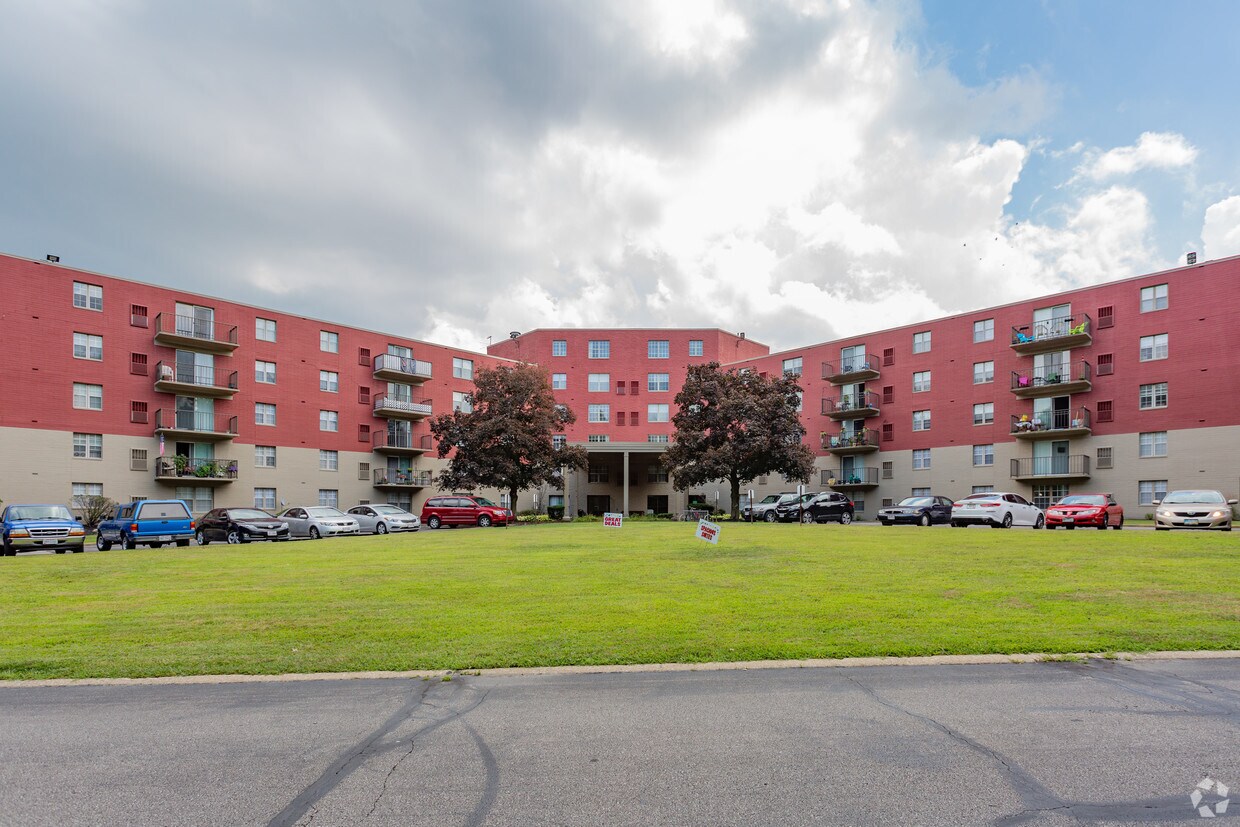 High Point In The Park Apartments Elyria, OH